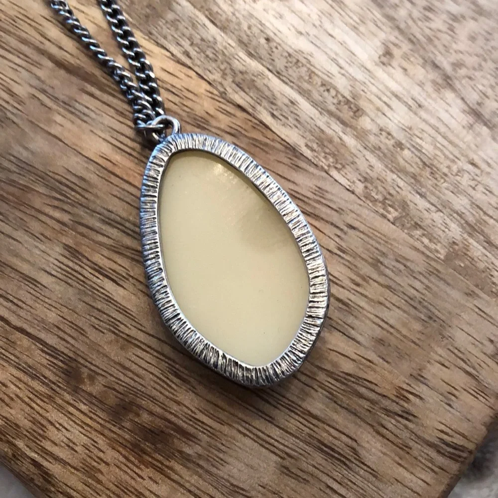 77kids Cream Druzy Stone Silver Chain Necklace